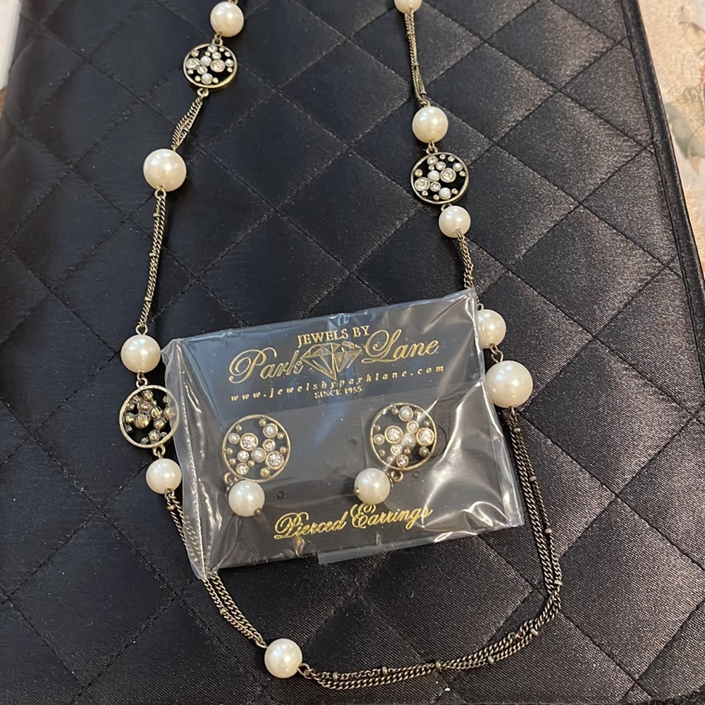Jewels by Park Lane Necklace & Pierced Earring Set Brand New